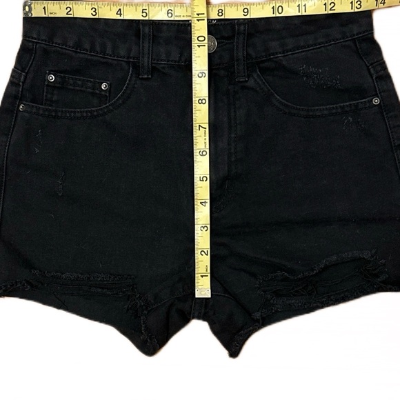 Nasty Gal High-Waisted Distressed Black Denim Cutoff Shorts – Size 2 NWOT - Picture 4 of 7